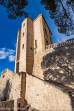 <center>Le château de Meyrargues</center>L'escalier d'accès date du XVIIe siècle.