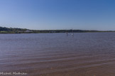 <center>Etang de Lavalduc. </center> Sa coloration d'un bleu rose irisé est due à la présence des petits crustacés Artemia salina. La salinité de l'étang de Lavalduc aujourd'hui est artificielle, puisque provenant de la saumure injectée par des conduites souterraines depuis les silos à hydrocarbures de Manosque (Géosel).