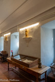 <center>Monastère Saint-Paul-de-Mausole</center>Couloir des trousseaux des vêtements des internés.