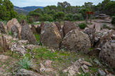 <center>Dolmen de Gaoutabry</center>Dans les Bouches-du-Rhône et le Vaucluse, les dolmens sont, pour la plupart, constitués d'une chambre allongée avec antichambre rectangulaire, construite sur de faibles reliefs. Ceux du Var et des Alpes-Maritimes se composent généralement d'une, simple chambre de petite taille souvent carrée et sont plutôt implantés en zone élevée. Le dolmen de Gaoutabry, situé entre ces deux groupes de mégalithes provençaux, présente une certaine originalité : son architecture (forme et dimensions de sa chambre) le rattache aux monuments de Provence occidentale alors que sa position sur un relief élevé et son mode funéraire (crémation) le rendent caractéristique des dolmens varois. Au fond, à gauche, Valcros