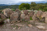 <center>Dolmen de Gaoutabry</center>L'absence de dalle tabulaire peut s'expliquer par la nature des matériaux utilisés, peut-être le bois. Les interstices entre les dalles latérales ont pu ainsi servir à caler des poutres destinées à supporter une couverture végétale. La minceur des dalles latérales semble en tout cas exclure l'hypothèse d'une couverture par une grande dalle de pierre. Au fond, le massif de la Sainte Baume et la montagne de La Loube.