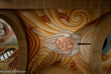 <center>Le monastère orthodoxe Saint Michel du Var</center>A gauche de l'entrée. L'archange Raphaël  conseille à Tobie de prendre le poisson qui va guérir de sa cécité son père, et Sara, sa future femme, tourmentée par sept démons. Encadrant la porte, l'archange Raphaël.