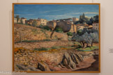 <center>Centre d’art Sébastien</center>Emmanuel-Charles Bénézit
(1887-1975)
Paysage à Bormes, Non daté
Huile sur toile
72 x 92 cm
Collection Musée d'Histoire
et d'Art de Bormes. <br> Emmanuel-Charles Bénézit (1887–1975)
L’artiste ne s’inscrit pas dans un mouvement d’avant-
garde (comme le fauvisme, le cubisme ou le
surréalisme), mais reste un peintre figuratif français
du XXe siècle, attaché à la lumière, à la nature et à une
peinture discrète mais poétique.
Refusant les avant-gardes, il reste fidèle à une
tradition figurative, influencée par le post-
impressionnisme et le naturalisme. Ses œuvres,
équilibrées et paisibles, expriment une sensibilité
silencieuse, proche de la contemplation.
Peintre indépendant, il a laissé une œuvre sincère,
lumineuse et profondément enracinée dans la réalité
méditerranéenne.