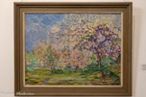 <center>Centre d’art Sébastien</center>Julien-Hyppolyte Féron
(1864- 1944)
Arbres en Fleurs, Non daté
Huile sur toile
88 x 71 cm
Collection Musée d'Histoire
et d'Art de Bormes. <br> Julien-Hippolyte Féron (1864–1944)
Classé dans l’école de Crozant, un mouvement paysagiste
actif dans la vallée de la Creuse au début du 20ᵉ siècle.
Ce courant regroupe des artistes inspirés par le paysage
rural et forestier, qui explorent la Creuse et ses alentours
en peignant directement sur le motif.
Autodidacte, Féron débute en 1898 avec une inspiration
impressionniste, puis se rapproche du fauvisme suite à sa
rencontre avec Armand Guillaumin en 1904. Il adopte des
couleurs vives, un traitement expressif de la lumière et
une touche plus libre.