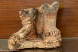 <center>Musée de Tauroetum</center>Pieds de statue Epoque romaine.