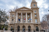 <center>Chambre de Commerce et d'Industrie du Var.</center>La chambre de commerce naît d’un constat : Toulon est une ville maritime qui demeure étroitement dépendante des activités militaires, la privant en même temps d’un espace portuaire adapté à son commerce maritime. Les commerçants toulonnais veulent prendre en main leur destin et ouvrir le port au commerce international d’autant que la conquête de l’Algérie représente une promesse de croissance. Ainsi, ils se regroupent et créent officiellement le 13 juin 1833, et par ordonnance du roi Louis-Philippe, la chambre de commerce du Var. La chambre de Commerce est officiellement installée par le sous-préfet le 30 juillet 1883. En 1912, le président Lazare Nicoli décide la construction d’un immeuble dédié, ainsi le Palais de la bourse voit le jour sur Boulevard du Maréchal Leclerc à Toulon.