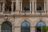 <center>Le musée et la Bibliothèque d’Art de Toulon. </center>Les écussons des portes sont dus à Félix Charpentier.