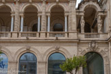 <center>Le musée et la Bibliothèque d’Art de Toulon. </center>Les écussons des portes sont dus à Félix Charpentier.