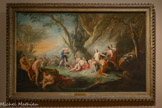 <center></center>JEAN-BAPTISTE YAN LOO, 1684 – 1745.
LE BAIN DE DIANE, ca. 1737.
Huile sur toile.
Achat avec l’aide du FRAM, 1985 - Inv. 985.7.93. <br>
Il commence à peindre dans l’atelier de son père, Abraham-Louis Van Loo. Entre 1712 et 1718, il se rend dans plusieurs principautés italiennes et à Rome. Il rencontre à Turin le Prince de Carignan, cousin et gendre du Roi Victor Amédée de Savoie qui sera son principal mécène. Il entre à l’Académie Royale de peinture en 1731 et devient le portraitiste du roi Louis XV et de la haute société. Portraitiste très apprécié, il réalise très peu de peinture d’Histoire. Le Bain de Diane a été peint pour le prince de Carignan et exposé au Salon de 1737 où le peintre essaie de reconquérir une notoriété déclinante, face au succès de plus en plus grand de son frère Carie ou encore d’un François Boucher, chantre du goût rocaille triomphant. Si le thème de la mythologie galante est tout à fait en accord avec les nouveaux codes en vigueur de la peinture dite de « grand genre », l’art de Van Loo reste marqué par la tradition plus sévère du Grand Siècle dans le traitement du paysage.