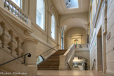 <center>Le musée et la Bibliothèque d’Art de Toulon. </center>L'escalier monumental à double-impériale desservant les étages. A droite, l'entrée du cabinet d'Arts Graphiques.