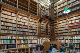 <center>Cabinet de curiosité et bibliothèque</center>Complètement rénovée, avec sa boiserie d'origine, la Bibliothèque abrite plus de 40 000 titres de fonds documentaires autour de trois axes principaux : un fonds d'histoire et de culture sur la Provence ; un fonds sur l'histoire et les civilisations du Maghreb ; un fonds d'ouvrages sur l'histoire des Beaux-Arts.