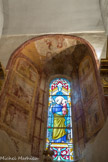 <center>Montbrun-les-Bains.</center> De part et d'autre de la fenêtre, l'histoire de la vierge est racontée en six petits tableaux.