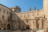 <center>Cour d'honneur, palais neuf </center>Face ouest du palais neuf, avec la tour de la Gache et la porte des Champeaux.