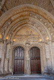 <center>La loggia.</center>Le portail de la grande chapelle. Sous des dais finement sculptés, des figures d’anges agrémentent les voussures de l'archivolte.
Cinq grandes niches abritaient autrefois des statues, dont les socles sont ornés de quadrilobes encadrant animaux fantastiques, têtes barbues et grotesques. Une seule très mutilée demeure contre le trumeau. Un Jugement Dernier figurait sur le linteau ; on aperçoit encore les damnés jetés dans les flammes de l’Enfer. Le tympan a perdu l’essentiel de son décor.
Sous la Révolution, le portail fut très dégradé.
Au XIXe siècle, la Chapelle fut divisée en trois niveaux de chambrées et un escalier fut établi dans la loggia pour les desservir. Le portail fut alors muré, entraînant maintes destructions.
Après l’évacuation de la caserne, on procéda au dégagement du portail. Les restaurations consistèrent à combler les lacunes au moyen de blocs de pierres non sculptées.