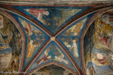 <center>Chapelle Saint-Jean.</center>Il y a en parallèle deux histoires, celle de saint Jean-Baptiste au sud et à l'est et celle de saint Jean l'évangéliste au nord et à l'ouest, les voûtains étant dédiés à la présentation de parents des deux saints.