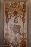 <center>Revestiaire Pontifical.</center>Les murs de cette salle sont actuellement couverts de boiseries du XVIIIe siècle provenant du bureau des consuls de l’ancien hôtel de ville d’Avignon.