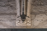 <center>Sacristie Nord.</center>Cette salle offre les principales caractéristiques architecturales du Palais Neuf de Clément VI par l’emploi plus répandu de la voûte à croisées d’ogives et l’apparition du décor sculpté, inexistant dans les constructions de Benoit XII.