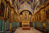 <center>Abbaye de Saint-Michel de Frigolet</center>La structure romane de la chapelle du XIIe siècle, Notre-Dame-du-Bon-Remède, est cachée sous une décoration baroque de boiseries et de tableaux du XVIIe siècle.