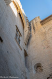 <center>Cour d'honneur, palais neuf </center>Un mâchicoulis.
