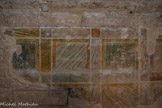 <center>Chambre de Parement.</center>Aux murs, subsistent des soubassements de faux-marbre peints au XIVe siècle ainsi que les traces des aménagements opérés par les militaires au XIXe siècle.
