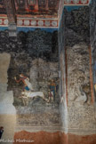 <center>Studium ou Chambre du Cerf.</center>Accompagnées d'une frise et d'un plafond peint, des scènes de pêche et de chasse ornent les murs de cette salle en 1343, elles sont dues à Clément VI. La principale d'entre elles, une chasse au cerf, donne son nom à la pièce, appelée ensuite « chambre du Cerf ».Scène de chasse au cerf. Dans les traités, c’est la plus aristocratique des chasses : face à l’entrée :principale, elle a donné son nom à la salle. Dans la symbolique, le cerf représente le Christ. A droite, un cygne blanc.