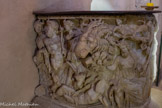 <center>Église Saint-Étienne</center>Le font baptismal issu d'un sarcophage du IIe siècle, toujours utilisé aujourd'hui pour le baptême des enfants et adultes. C'est sans doute  la moitié d’un tombeau ayant servi de sépulture à une jeune femme. Il représente le réveil d'Ariane abandonnée dans l'île de Naxos, et consolée par Bacchus.