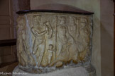 <center>Église Saint-Étienne</center>À droite, un personnage, Bacchus sans doute, le sceptre à la main, s'avance sur un char traîné par un Centaure. Il est suivi de Silène (Apollon ?)  et d'une troupe d'enfants, figurés, suivant la manière antique, comme de petits hommes. Il regarde le personnage qui le suit (Apollon ?).