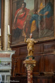 <center>Église Saint-Étienne</center>Saint Etienne portant une dalmatique et une palme de martyr.