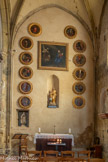 <center>Église Saint-Étienne</center>Chapelle de la Vierge avec Jésus debout sur un globe céleste. Elle est ornée d’un  ensemble de tableaux représentant Les mystères du rosaire du XVIIème. Ces tableaux proviendraient de l’ancien couvent des Dominicains.