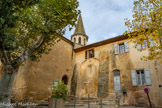 <center>Église Saint-Étienne</center>Le clocher, jusque-là surplombé par un mur abritant les cloches, fut modifié en 1844 avec la construction du clocher actuel. En 1843, la municipalité décida de construire le niveau supérieur du clocher, resté inachevé depuis 1538… Les travaux furent achevés en 1844. Le bâtiment qui s’adosse à la droite de l’église est un ancien prieuré qui est utilisé actuellement comme presbytère