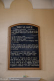 <center>Le temple de Lourmarin</center>nscription : les dix commandements ou décalogue, suivis des deux commandements du Sommaire de la Loi, tiré de l'Evangile selon saint Matthieu.