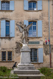 <center>Hôtel de Girard.</center>Philippe Henri de Girard, né le 1er février 1775 à Lourmarin et mort le 26 août 1845 à Paris, est un ingénieur-mécanicien français, inventeur de la machine à filer le lin. La ville polonaise Żyrardów où il a travaillé porte aujourd'hui son nom.