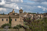 <center>Lourmarin</center>Aux XIIe et XIVe siècles une situation économique favorable entraîne l’extension du petit village. Une aristocratie autonome apparaît et Lourmarin entre dans leurs possessions. Les Fourcalquier jusqu’en 1385, puis les Sabran, les Dufour, les Venterol d’Oraison et enfin les Agoult en 1455. Le fief de Lourmarin relevait du comté de Forcalquier au XIIe siècle. Lorsque ce comté perd son indépendance en 1209, à la mort de Guillaume II, un de ses neveux, Guillaume de Sabran tente de le relever. Après une lutte de dix ans, il passe un accord à Meyrargues le 29 juin 1220 avec Raimond Bérenger IV, comte de Provence et lui aussi héritier du comté de Forcalquier. Par cet accord, la moitié sud du comté, dont Lourmarin, lui est donnée, et en fait partie jusqu'à sa mort, vers 1250. La mort de la reine Jeanne Ire ouvre une crise de succession à la tête du comté de Provence, les villes de l’Union d'Aix (1382-1387) soutenant Charles de Duras contre Louis Ier d'Anjou. La dame de Lourmarin, Reine de Sabran, se rallie aux Angevins en 1385, après la mort de Louis Ier.
