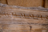 <center>Château de Lourmarin</center>L'escalier Renaissance. A gauche, le derrière d'un homme.