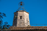 <center>Le Beaucet.</center> le clocher-tour octogonal du XIXe siècle surmonté d'un campanile.