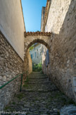 <center>Le Beaucet.</center> Montée vers l'église.