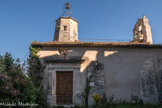 <center>Le Beaucet.</center> A l'origine, cette église dépendait de l’abbaye  Saint-Victor de Marseille.
Son architecture est très sobre. Elle est composée d'une nef qui se termine par une abside en cul-de-four. Elle présente, à l'est, un clocher-arcade médiéval à deux baies et, à l’ouest, un clocher-tour octogonal du XIXe siècle surmonté d'un campanile qui faisait office de tour de guet face aux risques d'incendies. L'église est agrandie au XVe siècle par l'adjonction d’un collatéral .La grande porte, quant à elle, a été ouverte au milieu du XIXe siècle. Un cimetière, devant l’église, est attesté au XIIIe siècle. Il est en usage jusqu'à la construction du cimetière actuel en 1843. En 1573, après la destruction de la chapelle Saint-Etienne hors les murs lors des guerres de Religion, l'église est dédiée à ce même saint. Aujoud'hui, elle est sous le vocable de l'Assomption.