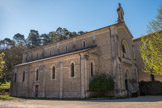 <center>Ermitage de Saint-Gens.</center> La source qui se trouve aux confins de la vallée fut probablement l'objet d'un culte païen antique. Les ruines du monastère, dépendant de l’abbaye Saint-Victor de Marseille, sur lesquelles se serait installé Gens à son arrivée, semblent attester de la christianisation de cette dévotion durant le haut Moyen-Age. Lors de travaux de l’église au XIXe siècle, des tombes ont été découvertes qui pourraient s'avérer être de cette même période.