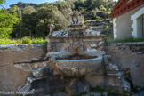<center>Ermitage de Saint-Gens.</center> La fontaine avec la vache et le loup.