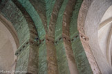 <center>Ermitage de Saint-Gens.</center> Un des quatre piliers de la chapelle romane du XIIe siècle.
