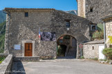 <center>Brantes</center>Une des deux portes fortifiées. 14e s.